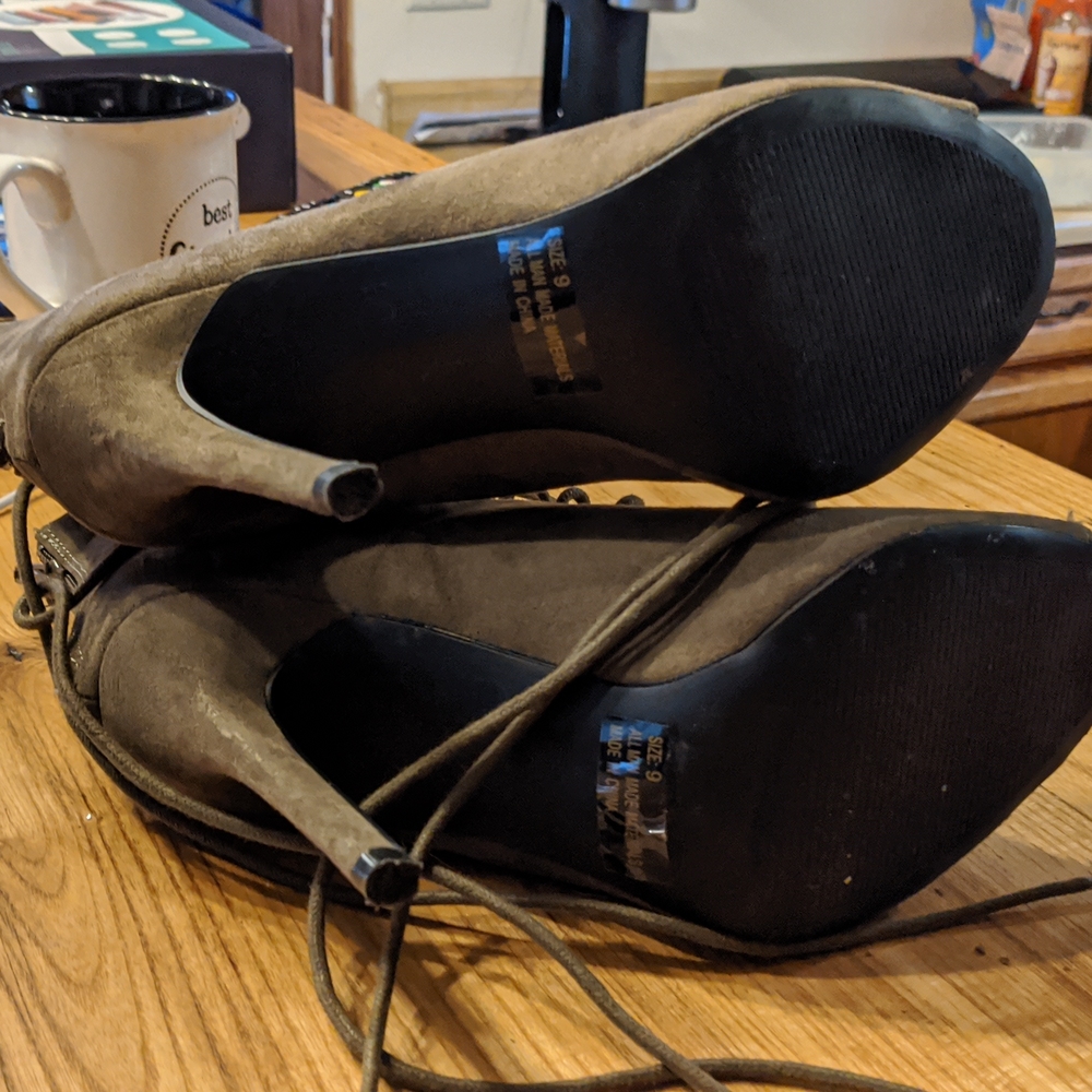Shoes - Picture 2 of 2